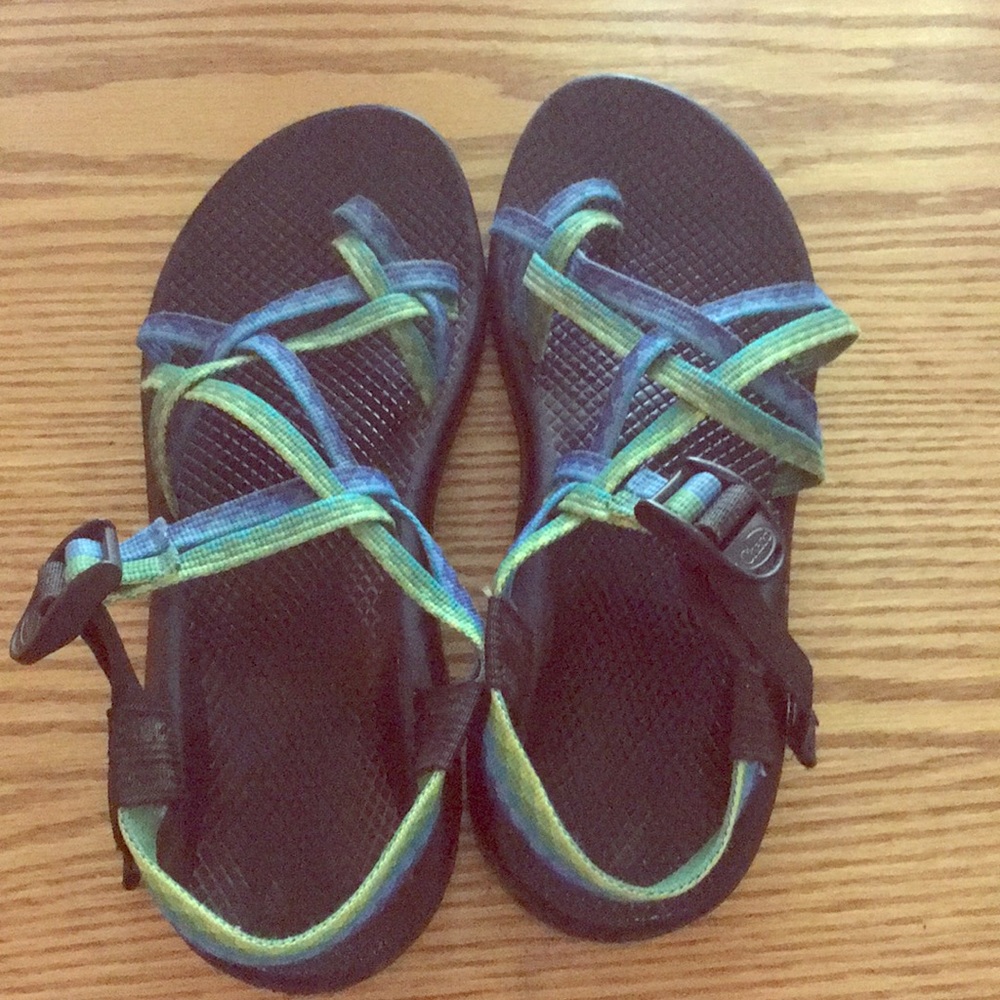 Lightly worn double toe strap blue/green chacos